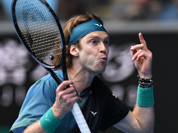 的表现不仅 的表现不仅